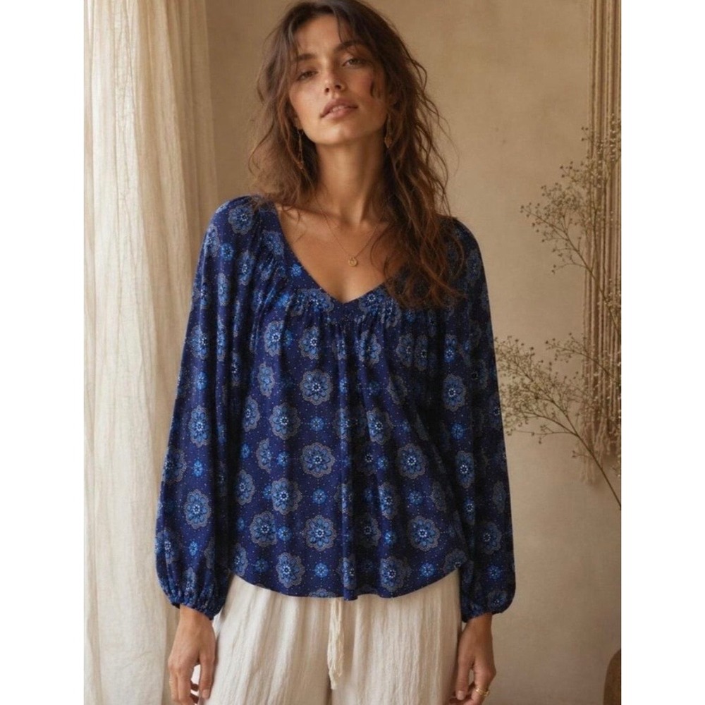 Maeve Anthropologie Navy Blue Floral Medallion V-Neck Peasant Blouse Size 4‎